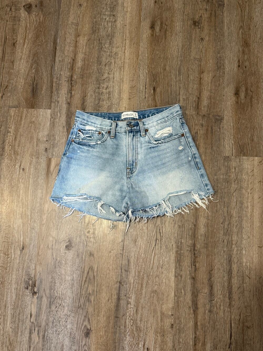 Abercrombie & Fitch Women’s Mid Rise Boyfriend Short Size 25